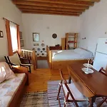 Omorfo House